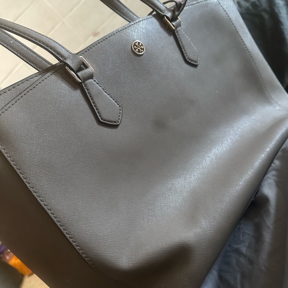 TORY BURCH ROBINSON TOTE - Picture 15 of 15